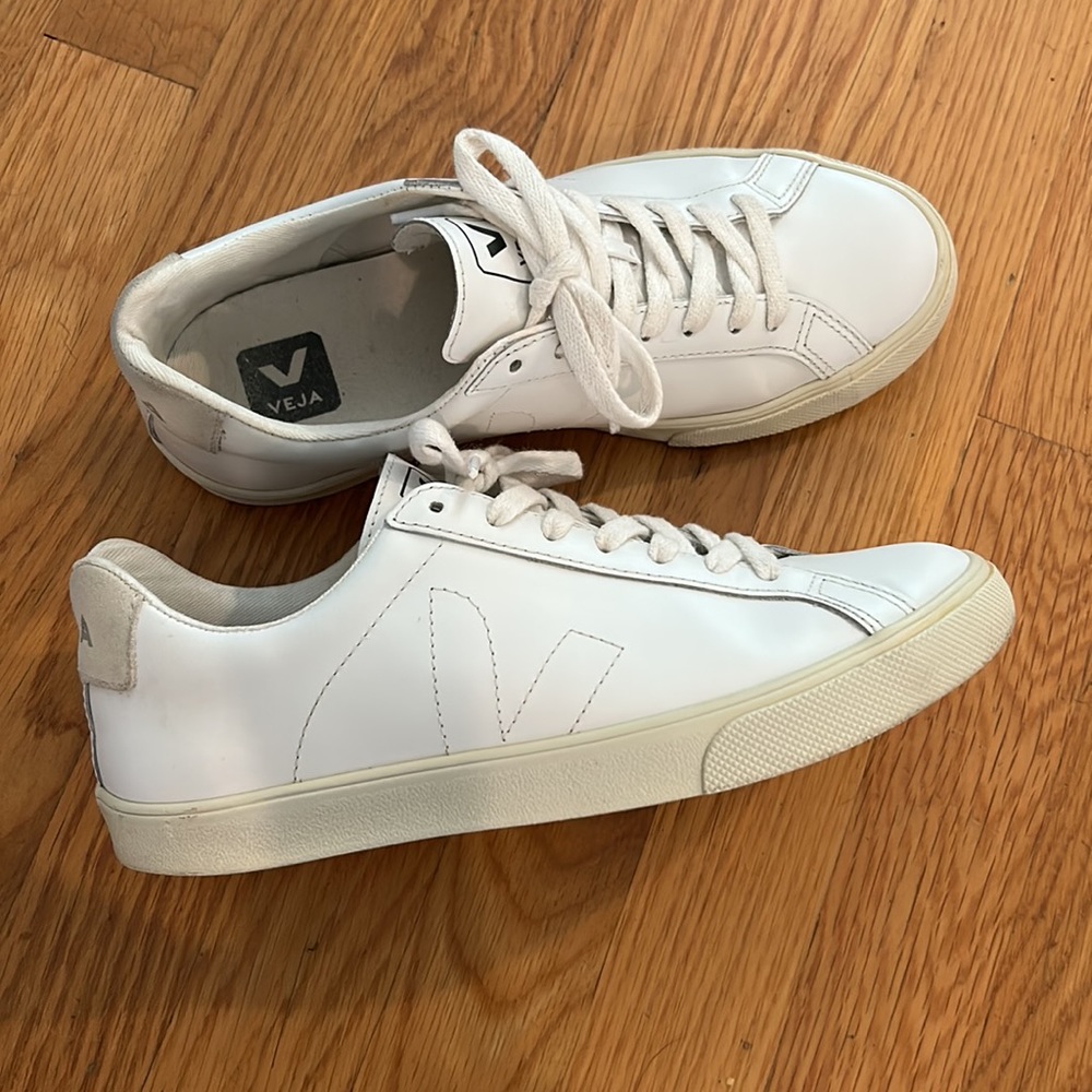 Veja Esplar White Low Sneakers EUC